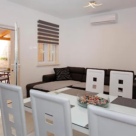 Apartments Toni Bol Room photo