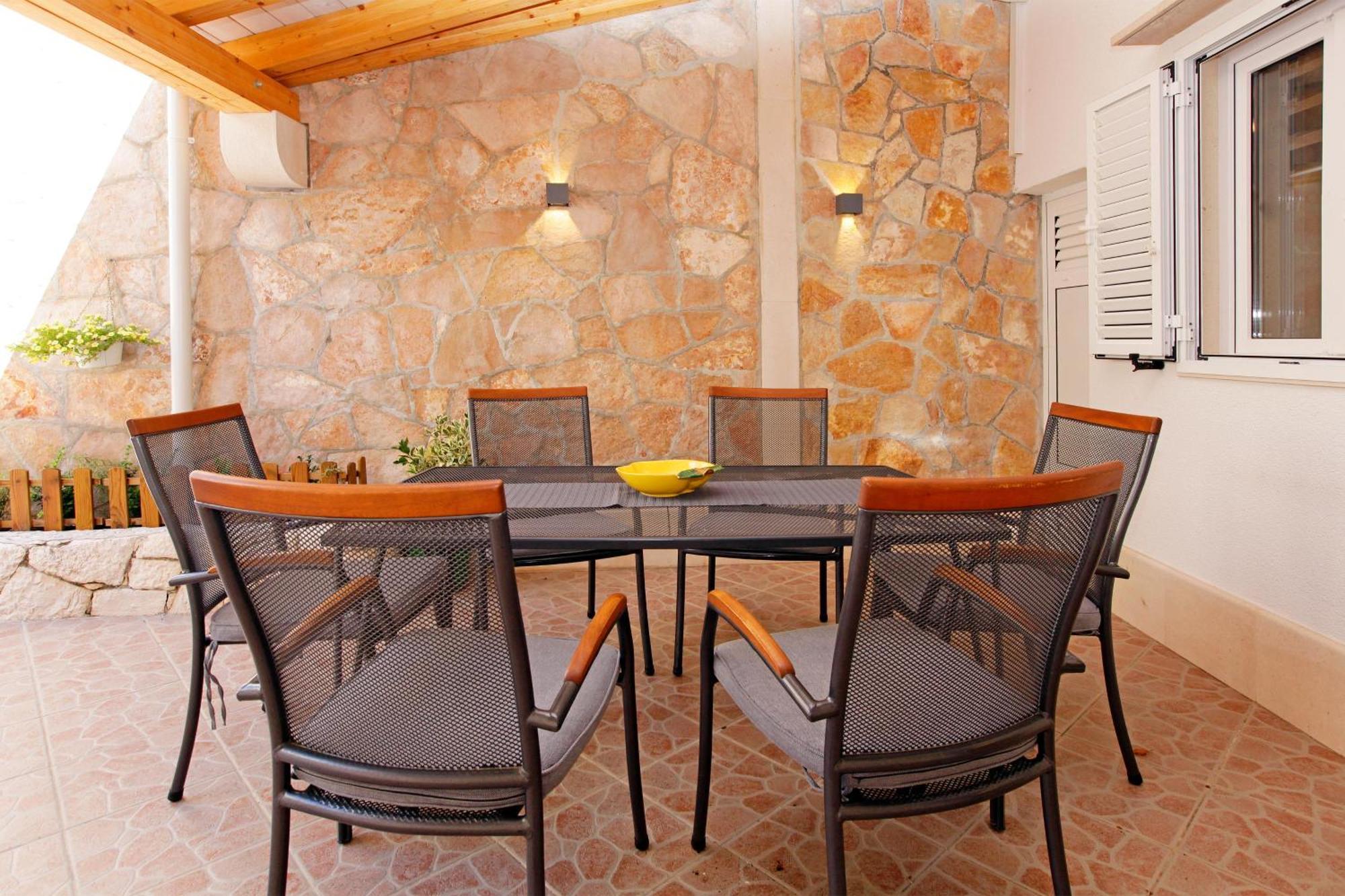 Toni Apartman Bol