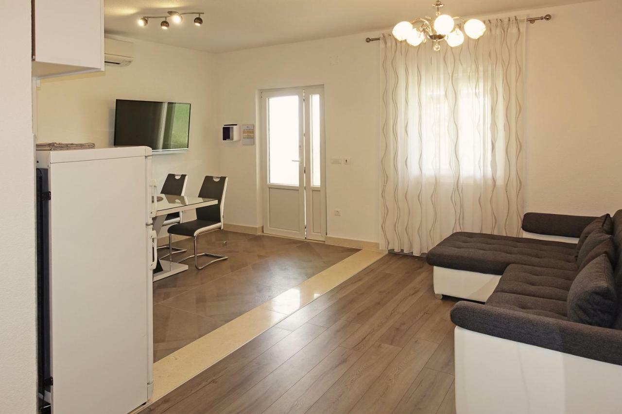 Toni Apartment